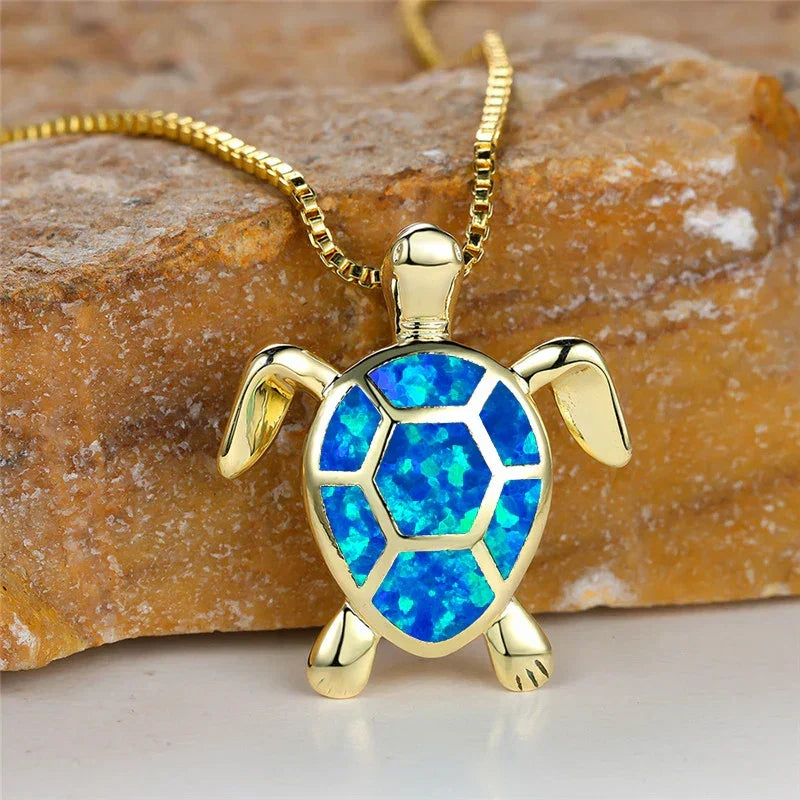 Vihreä Tulipalon Opali Tortoise-riipus Kullassa
