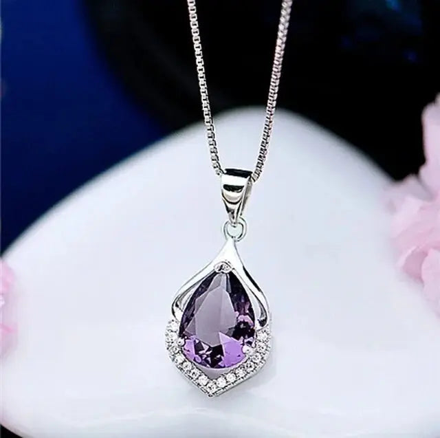 Tyylikäs Kaulaketju Violetilla Kristallilla